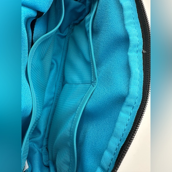 RAREFORM Large Zion Sling Bag Zip Belt Bag Fanny Pack Blue Polka Dot Pattern EUC - Picture 12 of 16